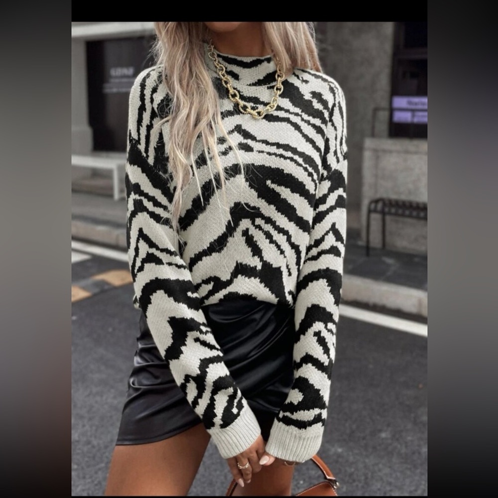 Womens zebra print sweater NWT size small